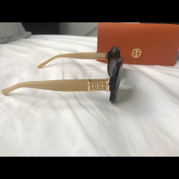 Tory Burch black square glasses with case main image 4